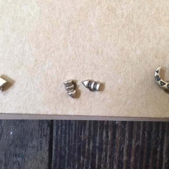 Urbanology Charm Necklace and Earring Set NWT - Picture 5 of 8